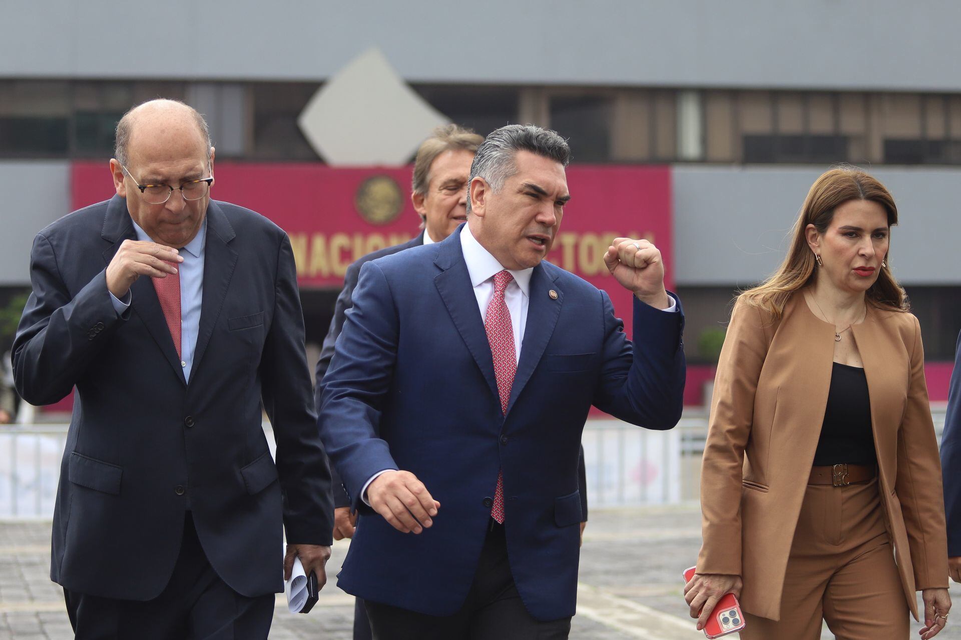 Hay pleito! Sheinbaum llama a 'Alito' Moreno 'vendepatrias' y él le responde