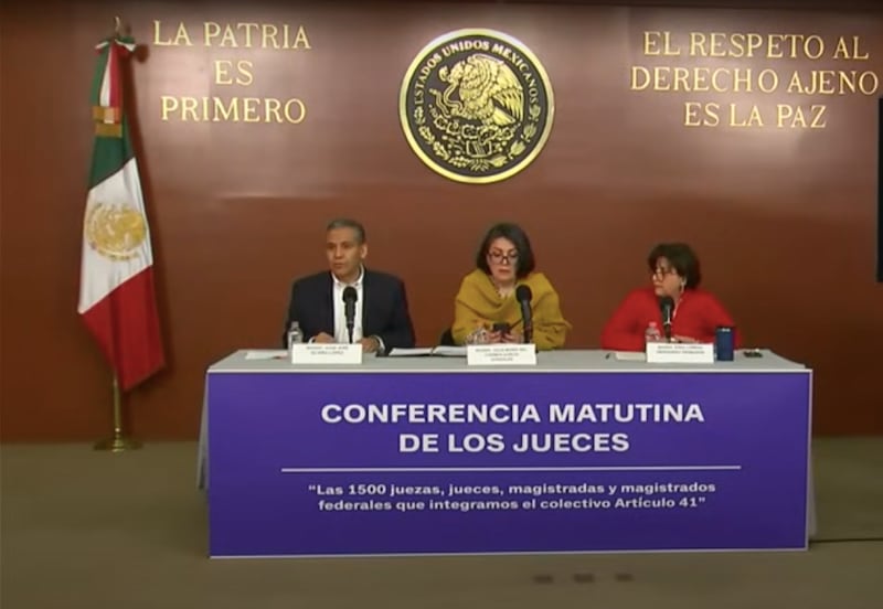 La reforma judicial impulsada por la 4T ha generado tensiones en el Poder Judicial, enfrentando a los magistrados Juan José Olvera y Fabiana Estrada.