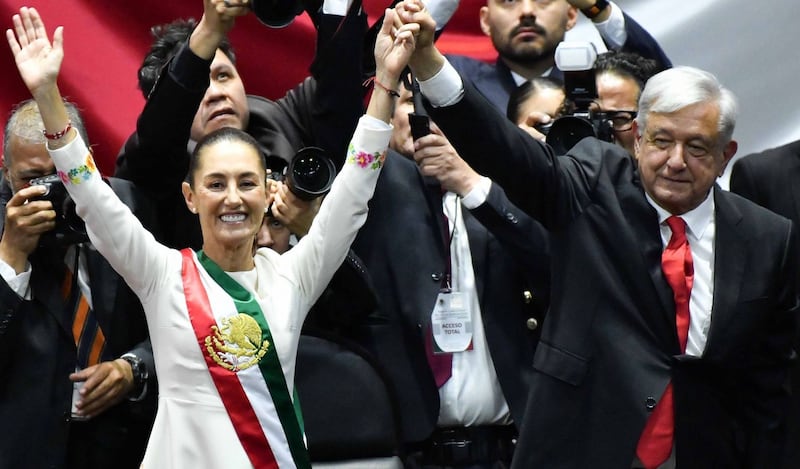 Claudia Sheinbaum, presidenta de México, y Andrés Manuel López Obrador, ex presidente de México, durante la sesión de Congreso General realizada en la Cámara de Diputados.