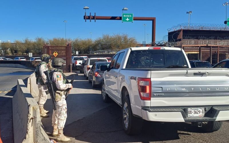 Elementos de seguridad detuvieron a varias personas durante el sábado