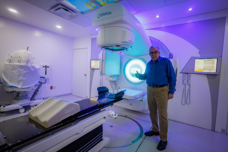 Rubén Rocha Moya inaugura Acelerador Lineal en el Hospital de Cancerología