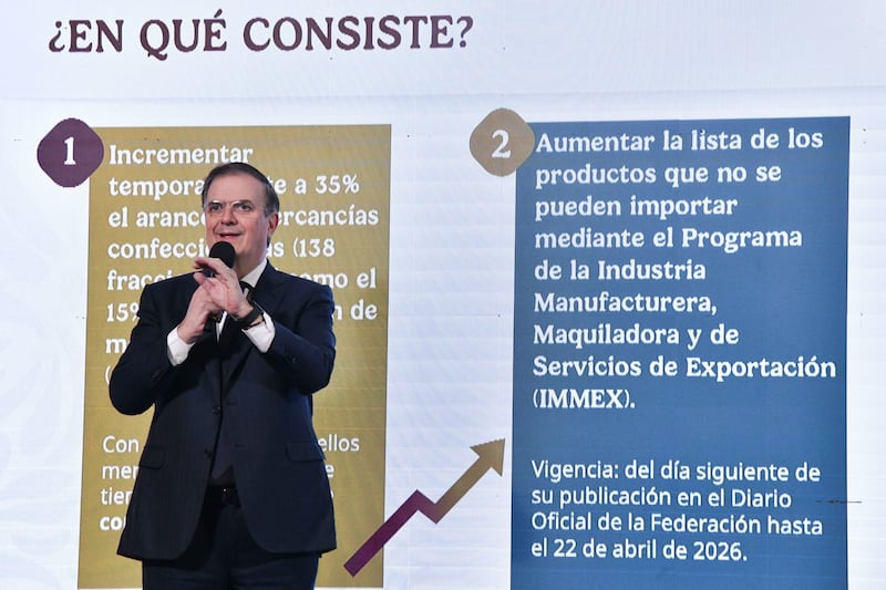 Ebrard anunció incrementos en aranceles.