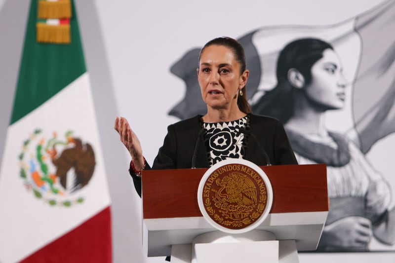 La presidenta de México, Claudia Sheinbaum, presentó en la Conferencia del Pueblo un plan de acción para atender a migrantes, tras la firma de decretos del presidente de Estados Unidos, Donald Trump, para declarar emergencia nacional en la frontera con México.