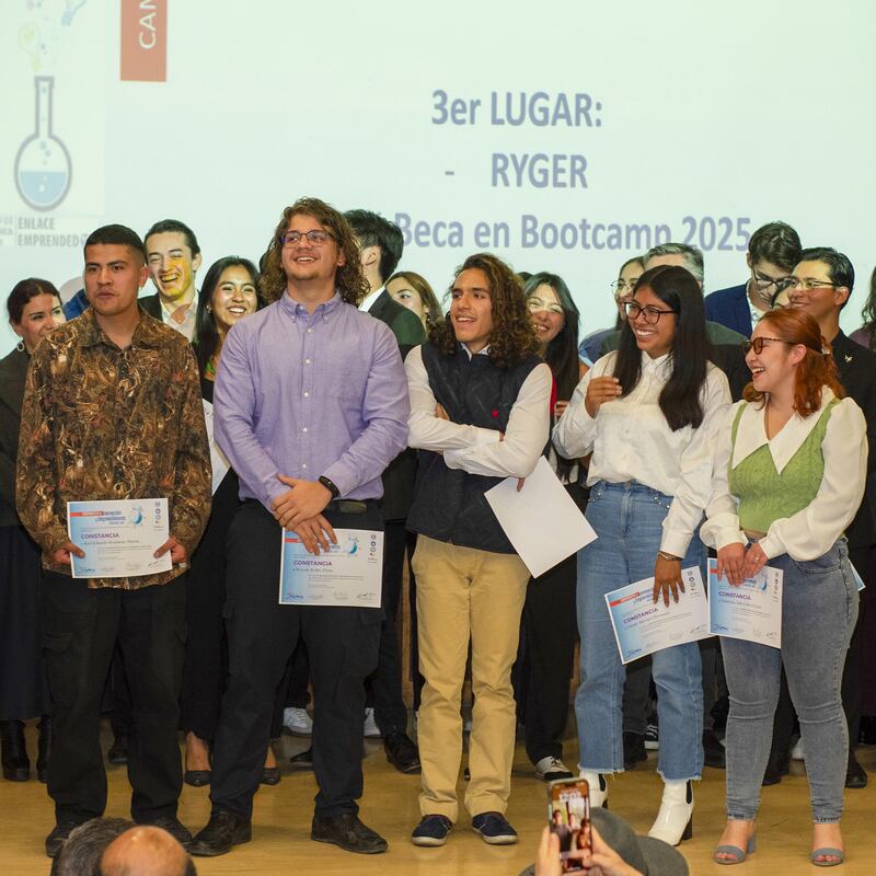 Más de 50 estudiantes participaron en la clausura del “Campamento de Innovación y Emprendimiento Invierno 2025” de la Facultad de Química.