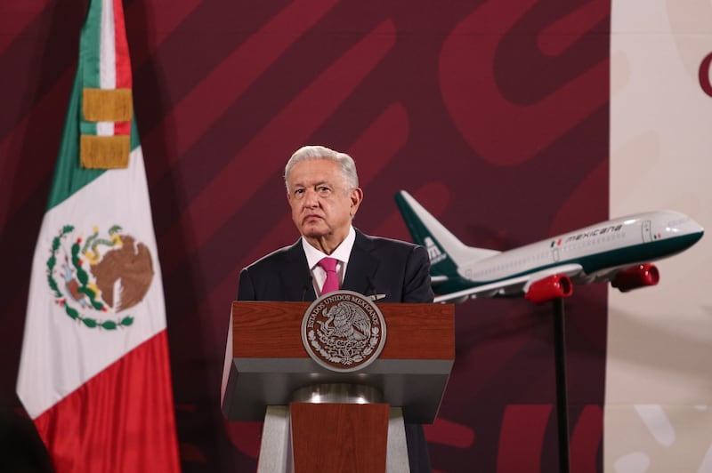 AMLO reaparece