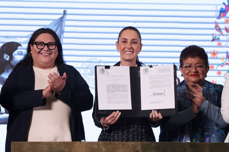 sheinbaum-firma-decreto-mujeres