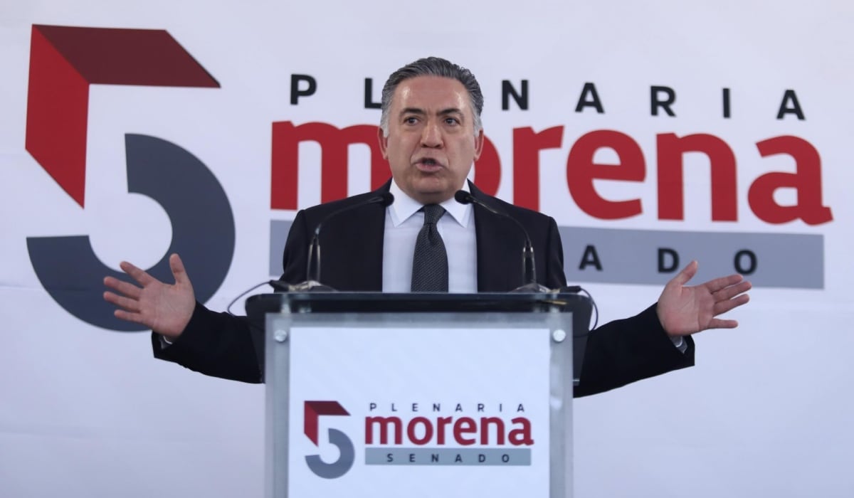 Photo: politico.mx Enrique Inzunza Returns to Senate and Denies Narco-Lawmaker Allegations