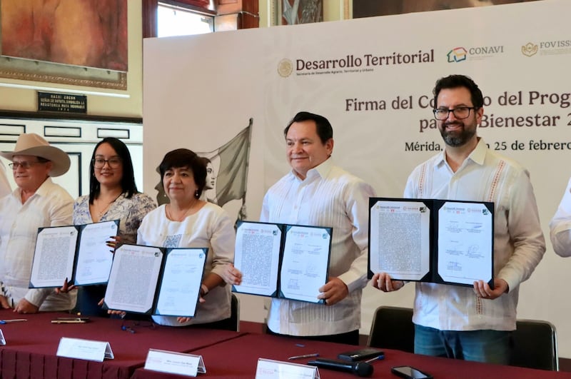 Yucatán celebra programa de vivienda de la mano de Sedatu.