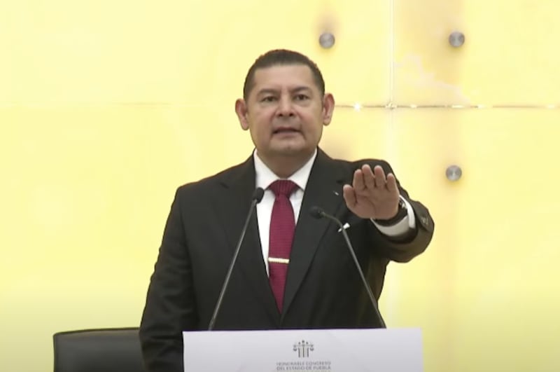 Alejandro Armenta durante la toma de protesta como Gobernador de Puebla 2024.