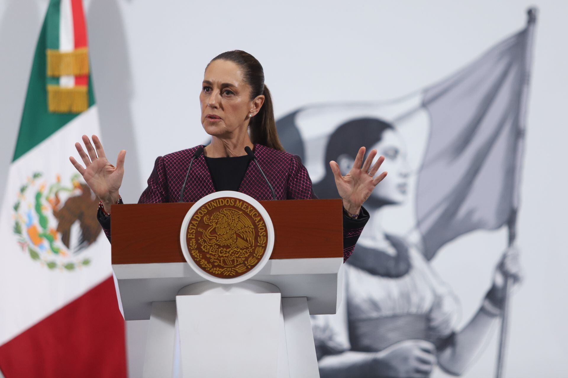 (VIDEO) Sheinbaum RESPONSABILIZA a la oposición de señalamientos en su  contra respecto a protestas en EUA